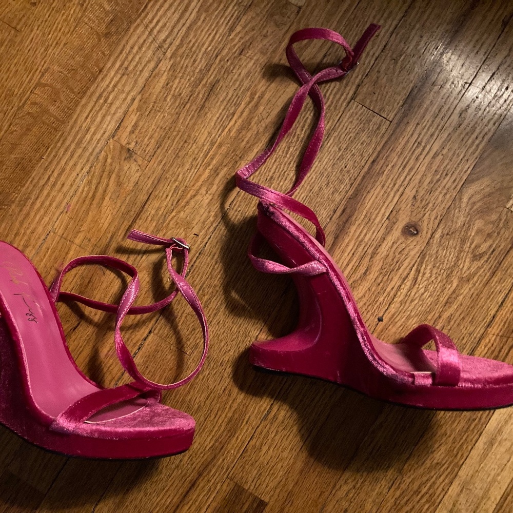 women’s pink fluffy shoes flats size 5 1/2 ankle straps